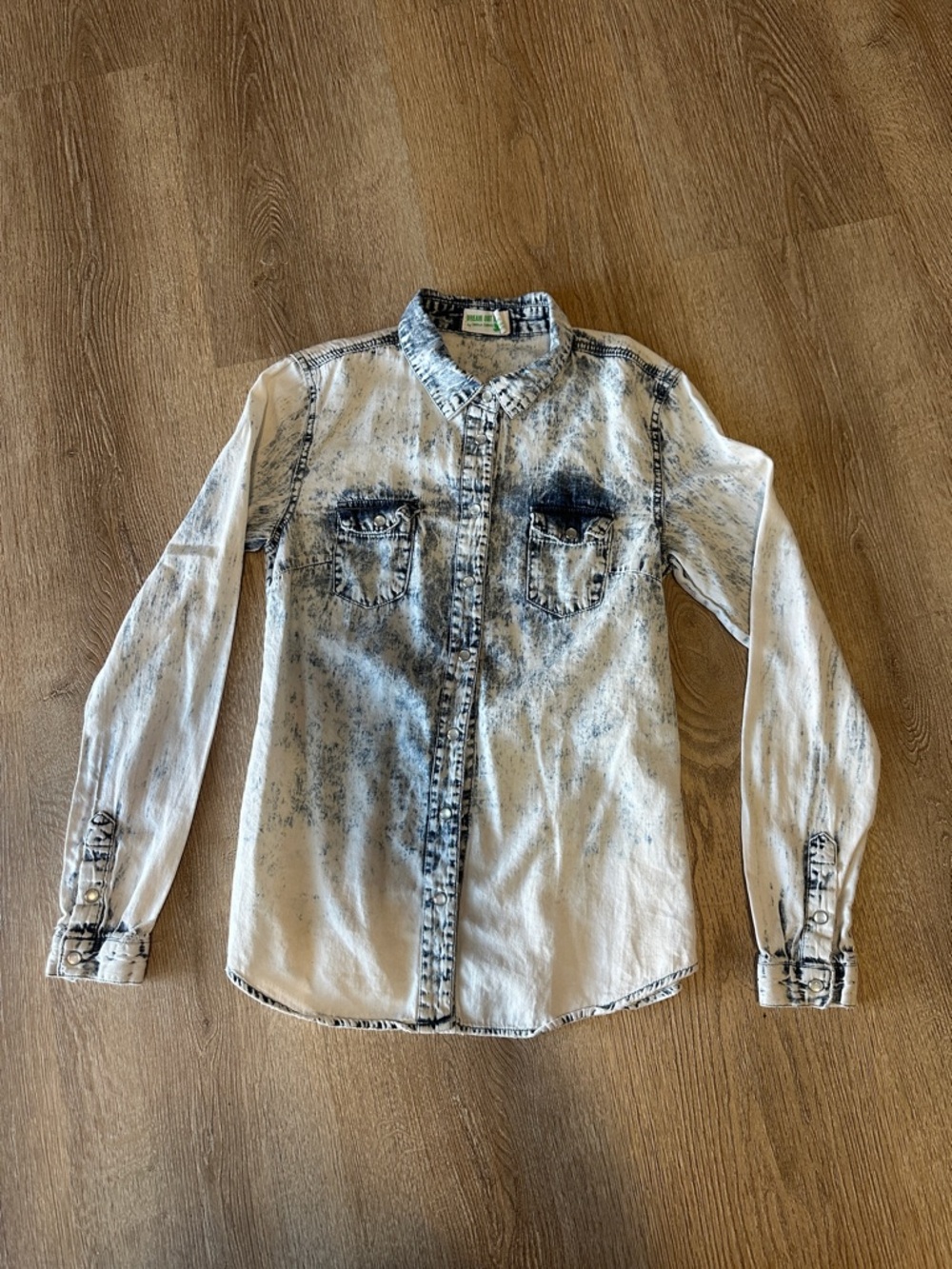 Women’s Acid-Wash Button-Down Shirt - White/Black